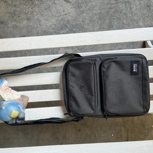 Solo New York Crossbody bag. - Picture 6 of 6